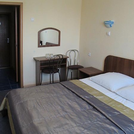 Hotel Vetraz Vitebsk Bagian luar foto