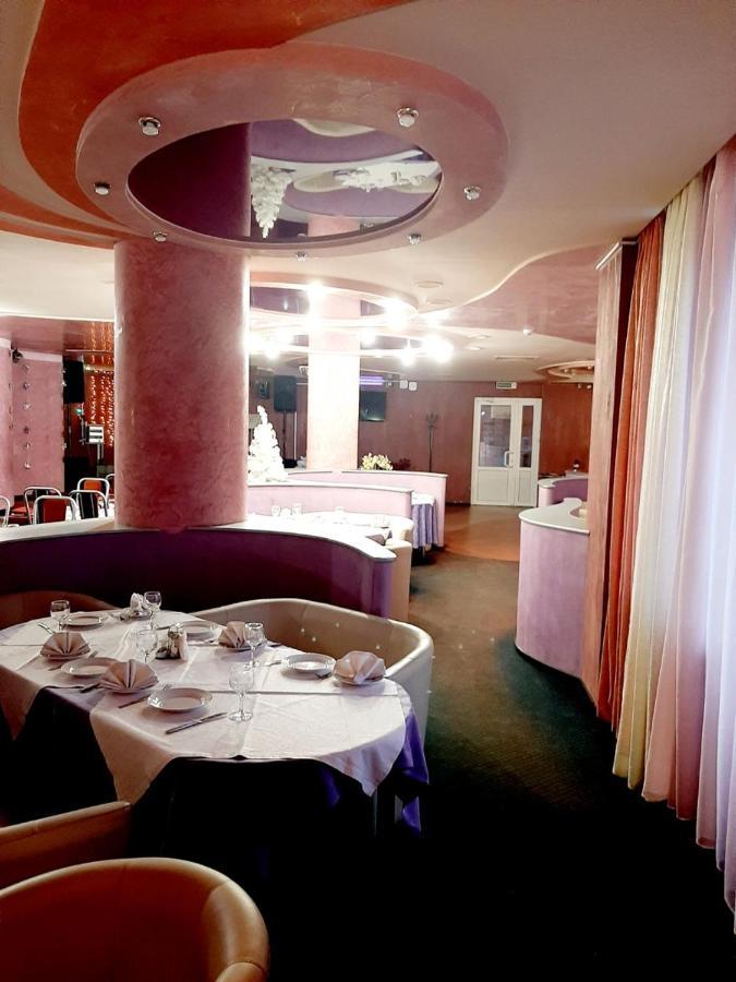 Hotel Vetraz Vitebsk Bagian luar foto