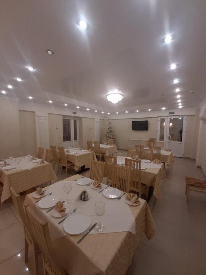 Hotel Vetraz Vitebsk Bagian luar foto