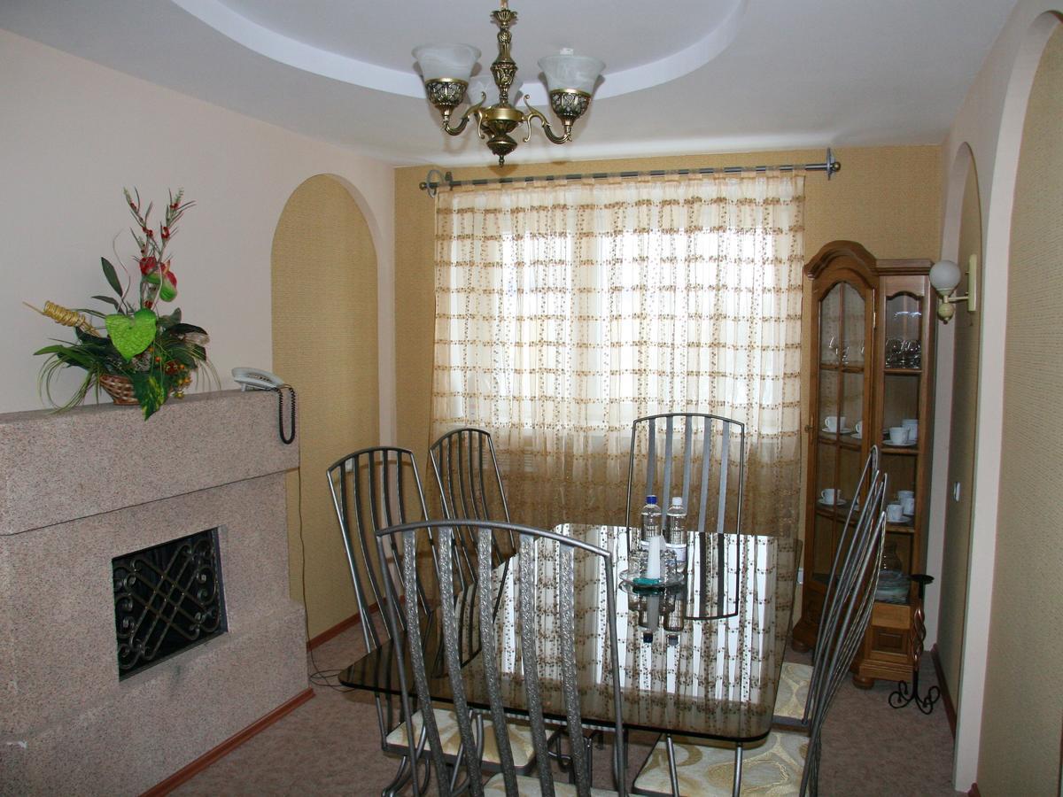 Hotel Vetraz Vitebsk Bagian luar foto