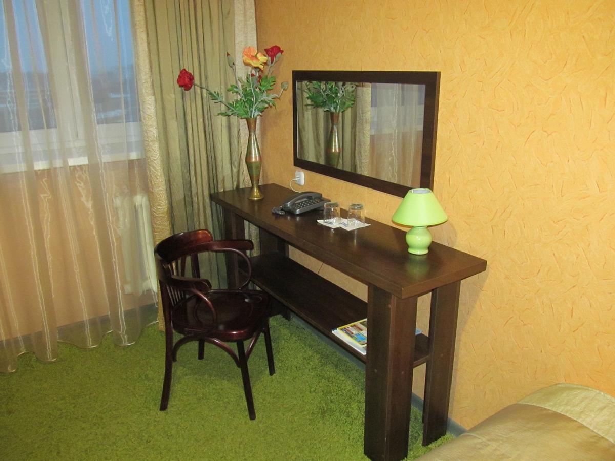 Hotel Vetraz Vitebsk Bagian luar foto
