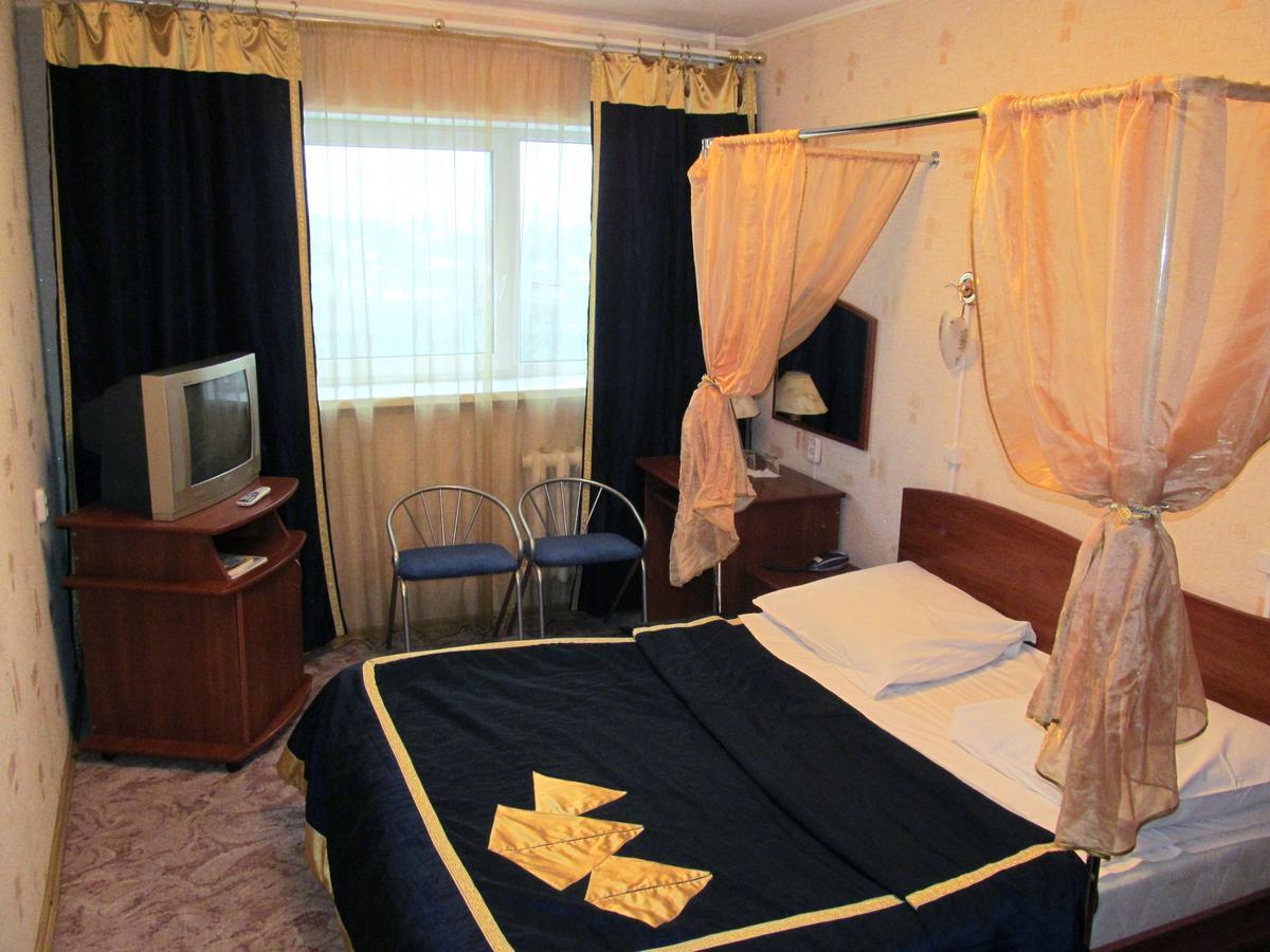 Hotel Vetraz Vitebsk Bagian luar foto