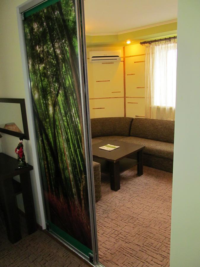 Hotel Vetraz Vitebsk Bagian luar foto