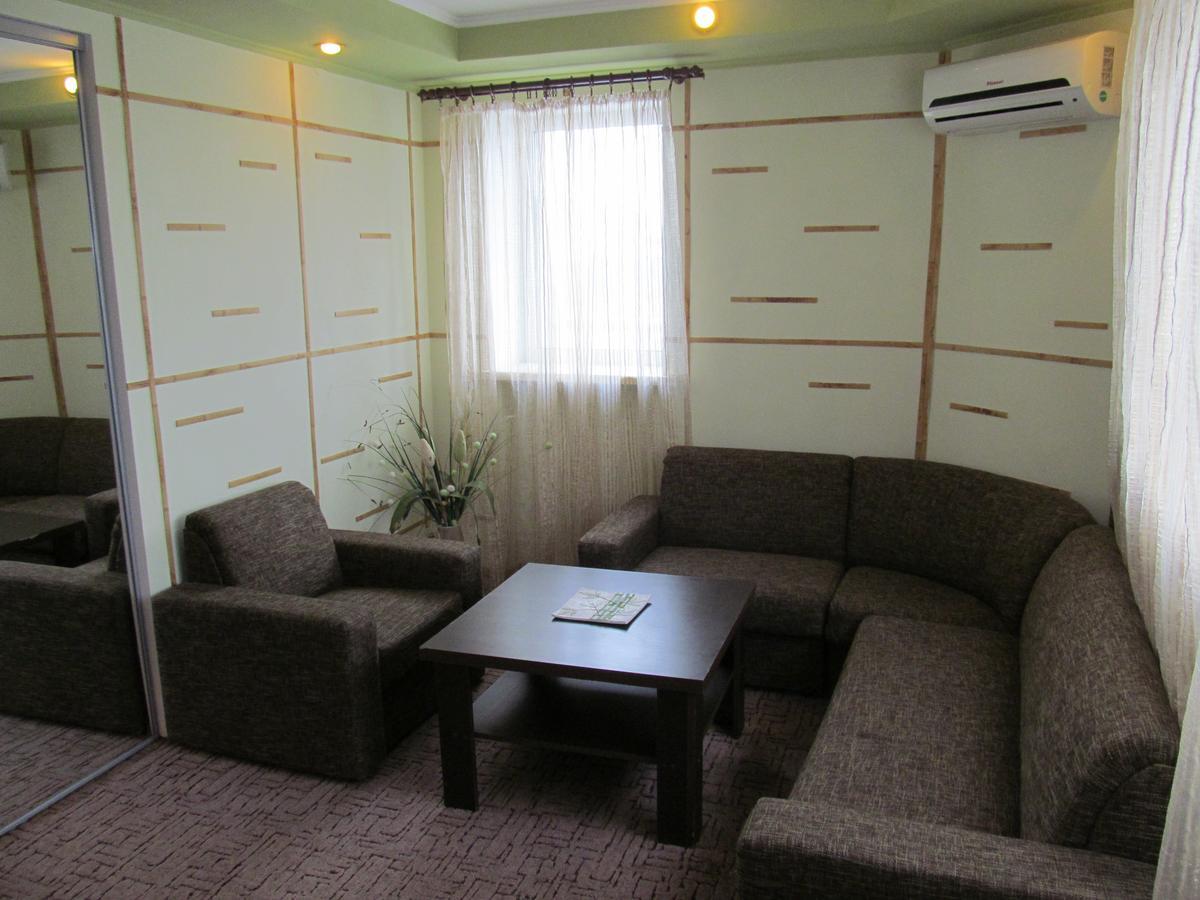 Hotel Vetraz Vitebsk Bagian luar foto