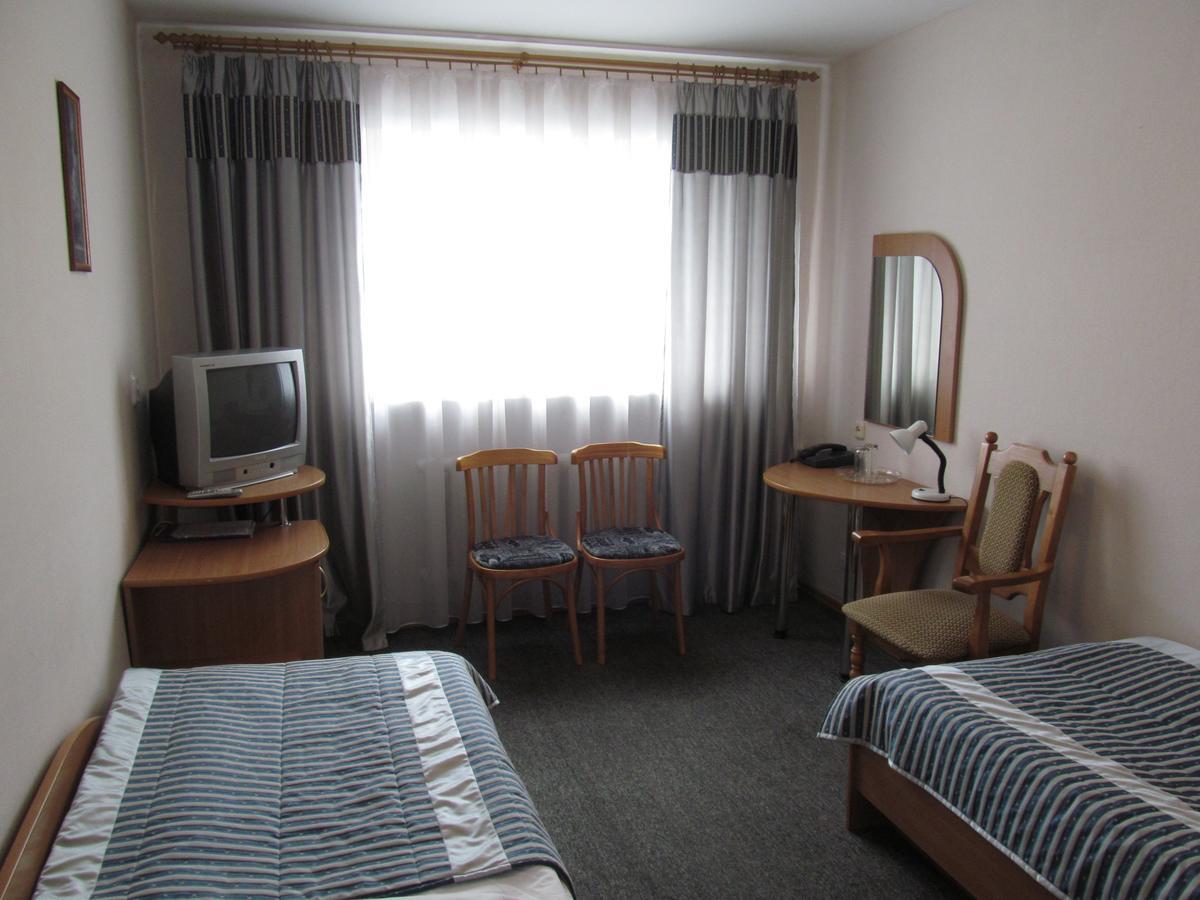 Hotel Vetraz Vitebsk Bagian luar foto