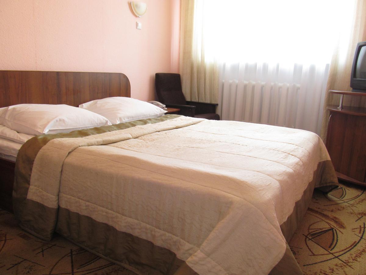 Hotel Vetraz Vitebsk Bagian luar foto