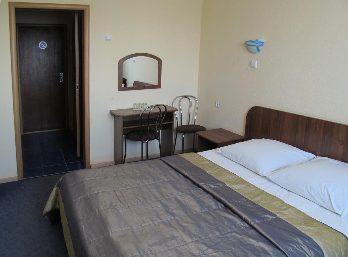 Hotel Vetraz Vitebsk Bagian luar foto